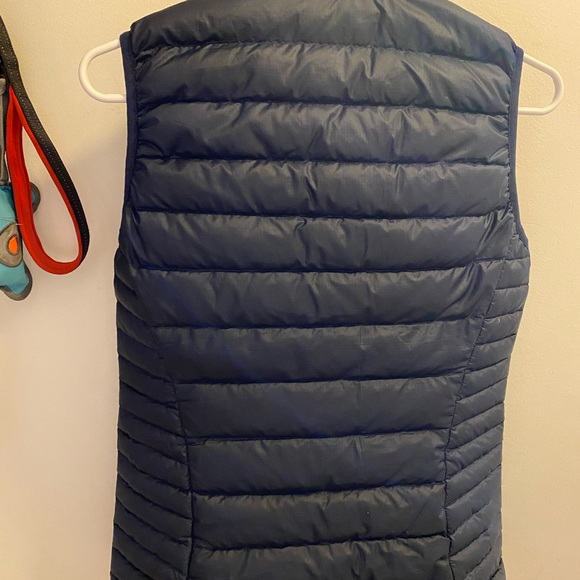 LIKE NEW PATAGONIA DOWN SWEATER VEST XS - Picture 3 of 4